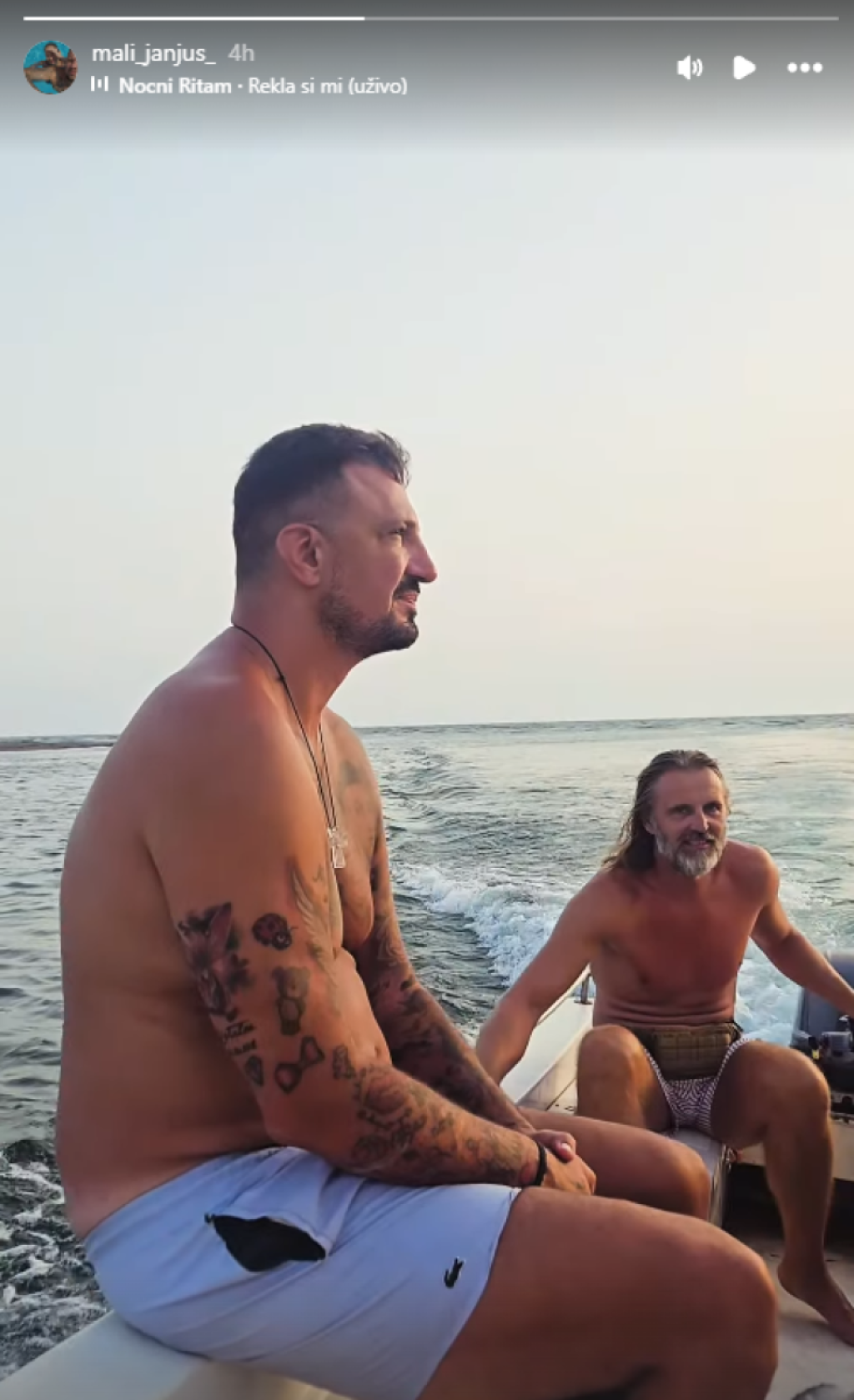 Janjuš u društvu slavnog sportiste: Pokazao kako se provode na primorju