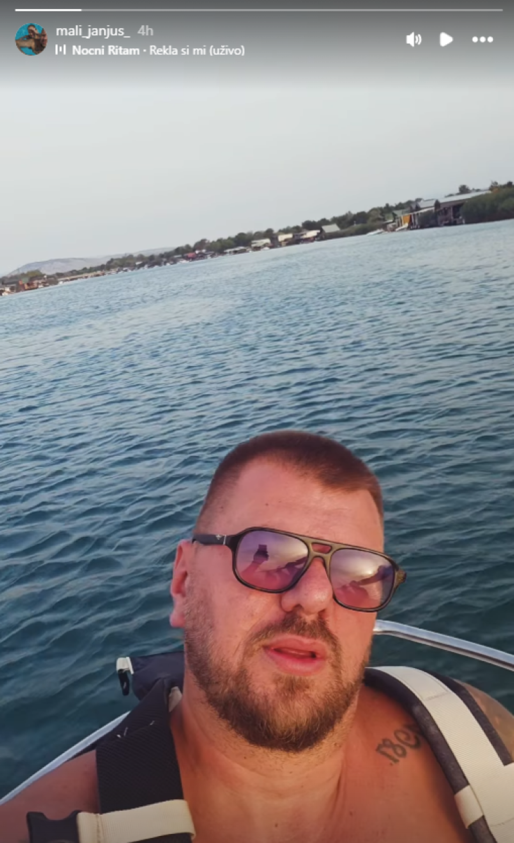 Janjuš u društvu slavnog sportiste: Pokazao kako se provode na primorju