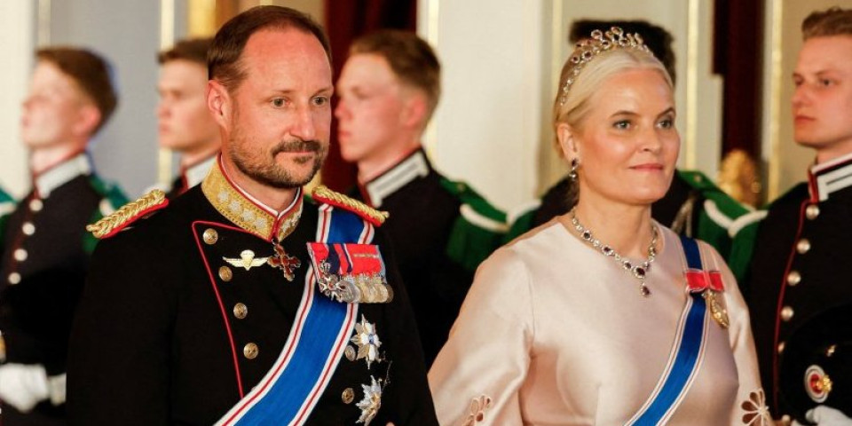 Norveška dobila novog kralja! Padobranac, diplomac sa Berklija i muž žene sa mračnom prošlošću - On preuzima krunu (FOTO)