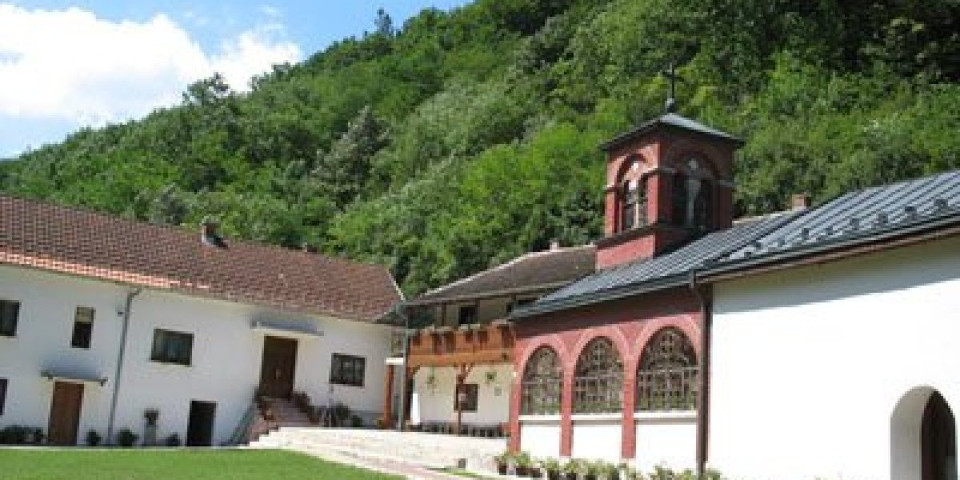 Deca prohodaju, bolesni ozdrave, nerotkinje rađaju: Ovaj srpski manastir leči nemoguće