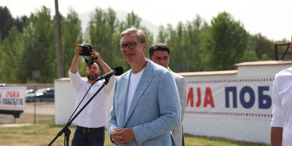 Vučić obilazi Srbiju! Predsednik obilazi radove na rekonstrukciji OŠ "Braća Ribar" (FOTO, VIDEO)