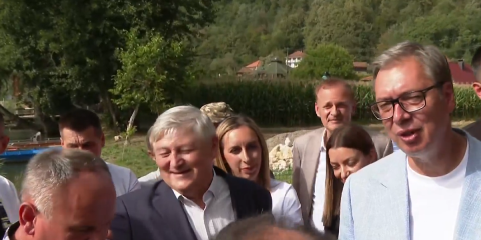 Vučić obilazi Srbiju! Predsednik u Malom Zvorniku razgovara sa narodom (FOTO, VIDEO)