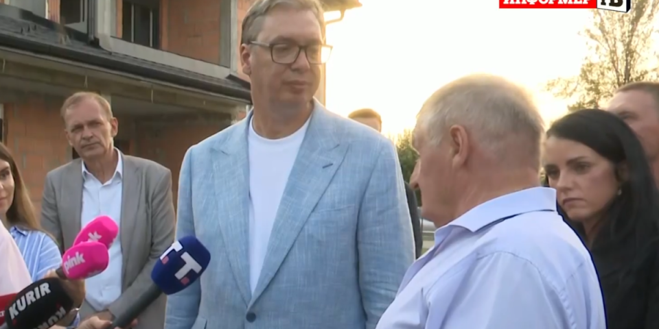 Vučić u poseti Loznici: Predsednik obilazi domaćinstvo porodice Marić (FOTO/VIDEO)