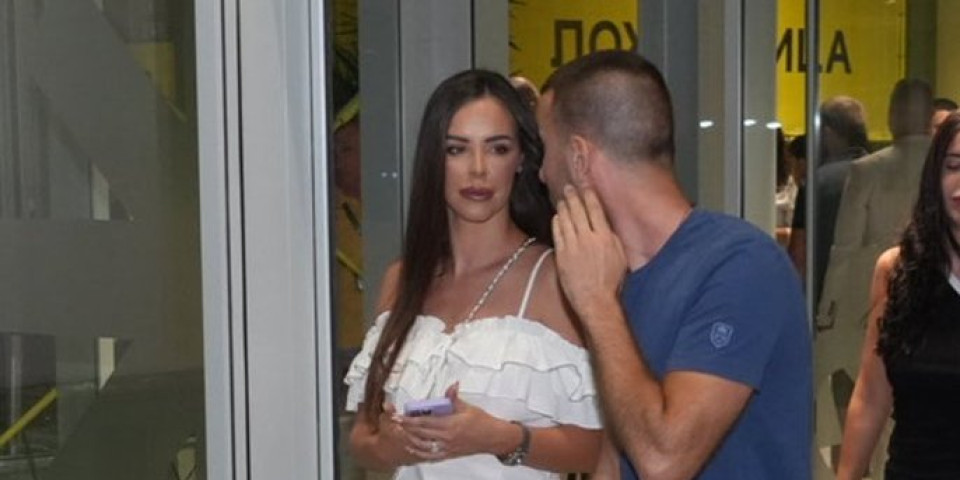 Prolaznici kao hipnotisani gledali u nju: Bogdana došla da podrži Veljka na boks meču (FOTO)
