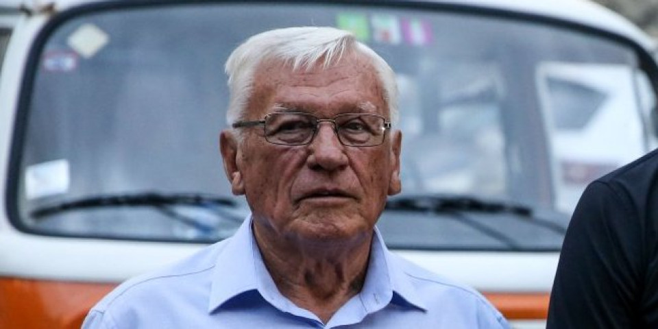 Nije znao šta ga je snašlo: Milančetu stigao specijalni poklon od Brene - Lepa plavuša ostavila bez teksta!