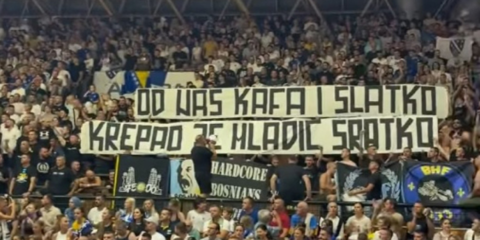 Skandal u Novom Pazaru: Orilo se "Je*emo vam vašeg generala", navijači bacali pelene na teren!
