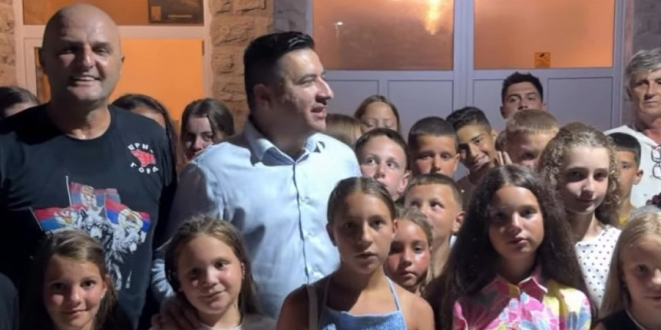 Prvi put vide more, ovo će pamtiti celog života: Pedeset mališana sa KiM dočekano raširenih ruku