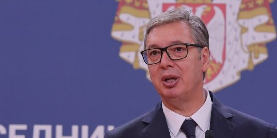 Isplivao snimak iz 2010. godine, Vučić kakvog niste videli: Mreže gore zbog jednog detalja na njegovom vratu (VIDEO)