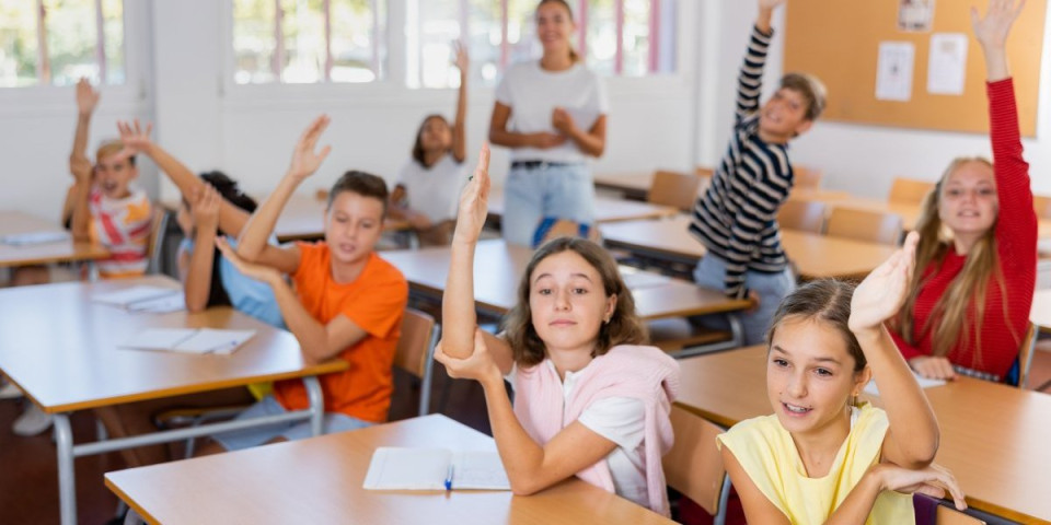 Od sutra đaci u klupama! Ovo je detaljan kalendar za novu školsku godinu: Evo koliko će imati raspusta i koja ih nova obaveza čeka