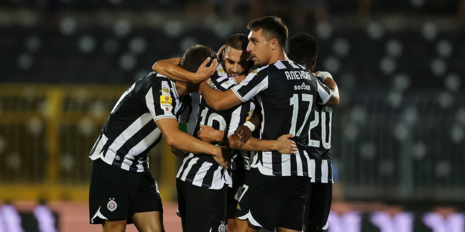 Crno-beli rutinski u gradskom derbiju: Partizan ostvario bitnu pobedu pred večiti derbi!