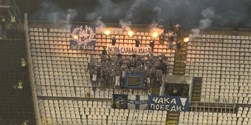 "Večna slava i hvala": Navijači OFK Beograda odali počast Ratku Mladiću u Humskoj