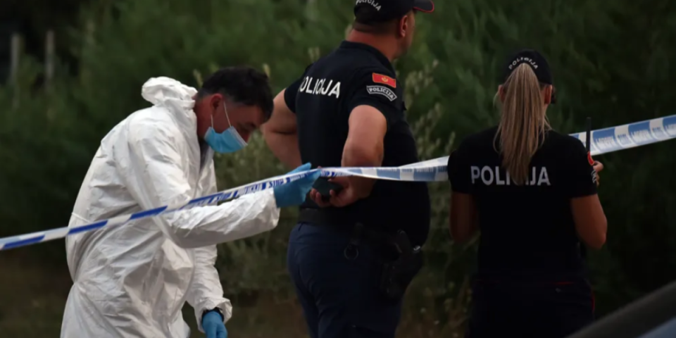 Kamere zabeležile krvavi pir! Rus izrešetao trojicu, pa pobegao u šumu: Policija ga opkolila, imao samo dve opcije