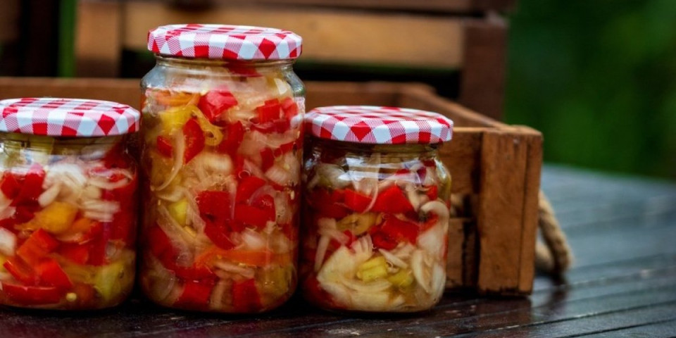 Domaća šarena salata: Zimnica po jugoslovenskom receptu - Ukusom obara sa nogu