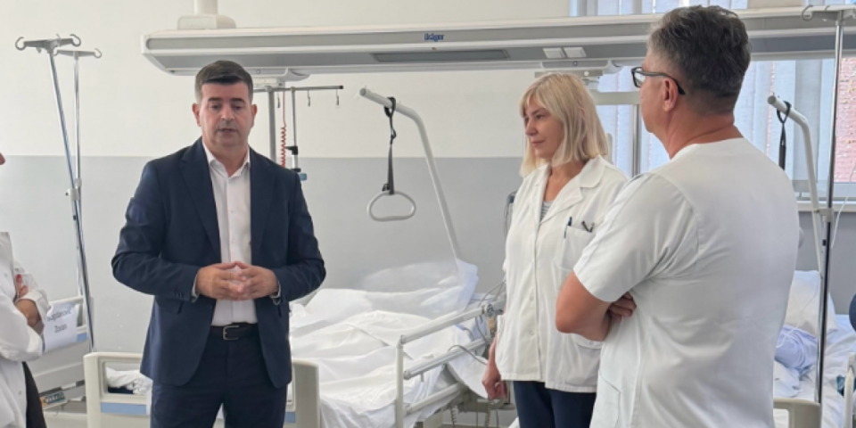 Dr Đerlek obišao Zdravstveni centar u Loznici: Savremen, opremljen i spreman za pomoć (FOTO)