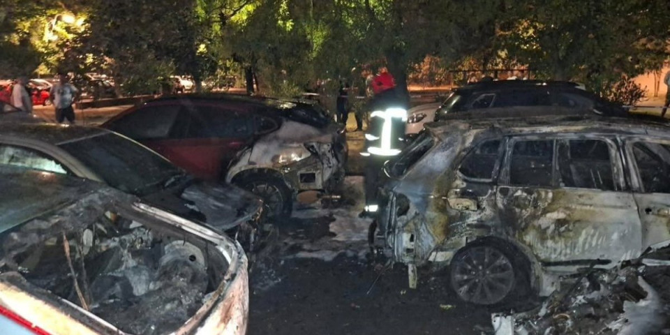 Mladen Mijatović objavio jezive fotografije: Prizor na parkingu na Novom Beogradu je zastrašujući (FOTO)
