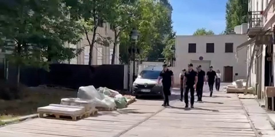 SAZNAJEMO: Po nalogu VJT u Beogradu Služba za borbu protiv korupcije MUP češlja dokumentaciju Unicredit banke u vezi sa spornom hipotekom u Vojvode Stepe