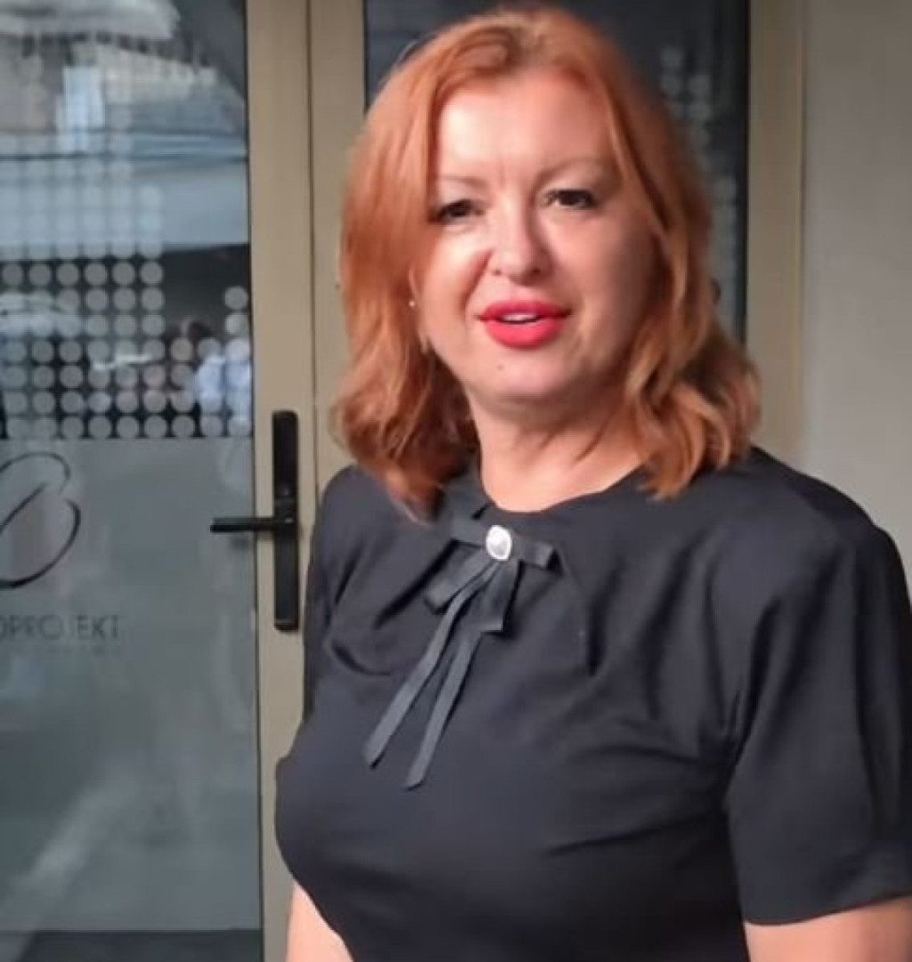 Svi gledaju u njena stopala - Pevačica došla kod Milančeta na koncert u nesvakidašnjem izdanju!