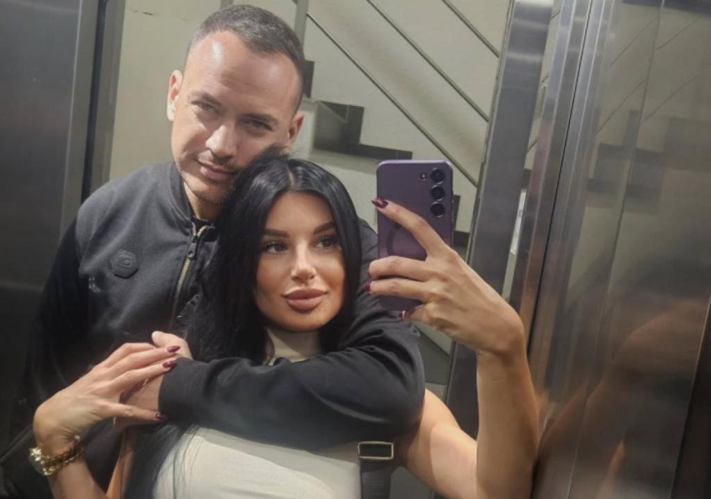 Niko nije znao da su zajedno! Cure fotografije pevača sa novom izabranicom - Trudnoću krili čak 9 meseci