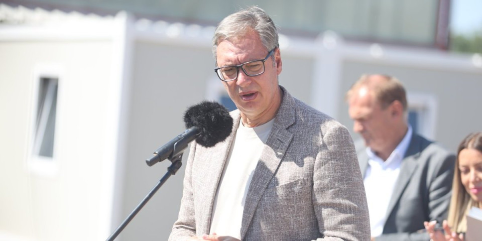 Predsednik Vučić u Severnobanatskom okrugu - U Ruskom Selu razgovara sa građanima (FOTO)