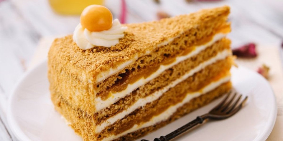 Recept koji se vraća na velika vrata: Starinska torta od 4 kore i fila koji svi pamte