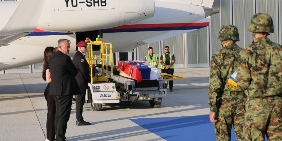 Stoka ustaška! Blokaderi zakukali jer je narod dočekao generala Mladića kao heroja, pa za sve okrivili naravno Vučića (FOTO)