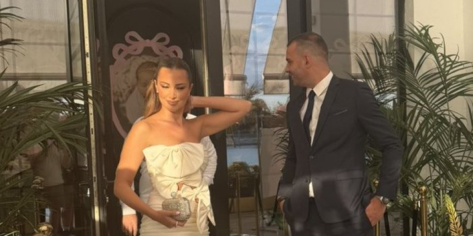 Aleksandra na ćerkino krštenje obukla venčanicu: Kada vidite koliko košta, neće vam biti dobro!