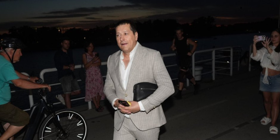 Kum spreman da "odreši kesu" - Aco Pejović stigao na proslavu kod Prije i Filipa! (FOTO/VIDEO)