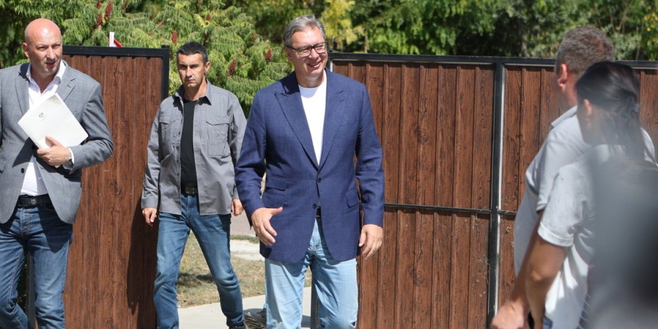 Uživo: Predsednik Vučić stigao u Bagremovo (FOTO/VIDEO)