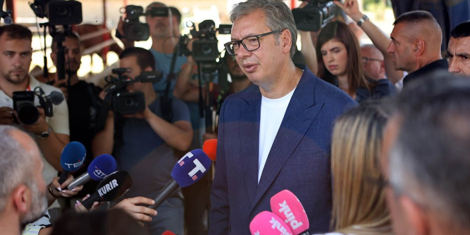 Predsednik stigao u Bagremovo! Vučić u poseti gazdinstvu Stankovića: "Subvencije su sada redovne" (FOTO/VIDEO)