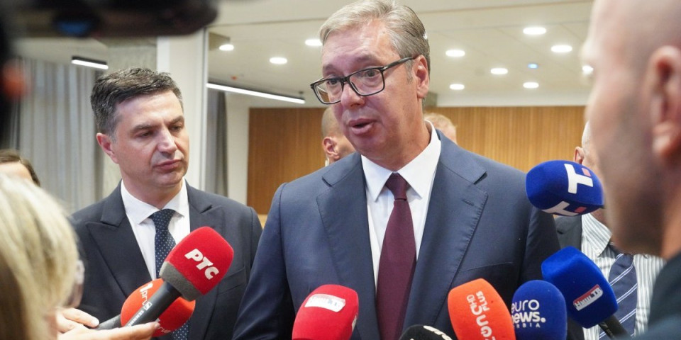 Dok blokaderi spremaju jaja, predsednik im poručio: Svečan je dan, lepo sam se obukao, idem na glavni ulaz