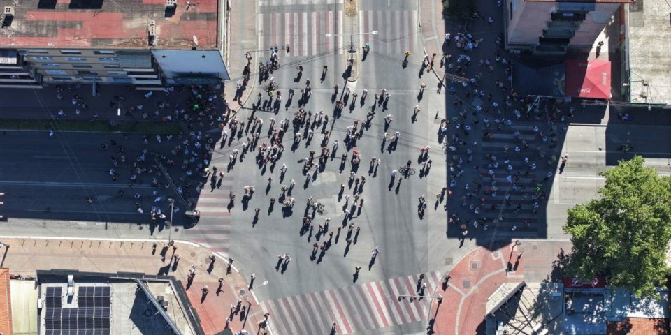 Šaka jada! Pogledajte koliko se blokadera skupilo u Nišu - totalni fijasko (FOTO)