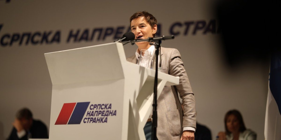 "Srbija ne sme da stane!" Brnabić sa narodom Srema i Lazarevca: Imamo nikad jaču vojsku, 1999. godina i pogromi više nikada se neće ponoviti (FOTO)