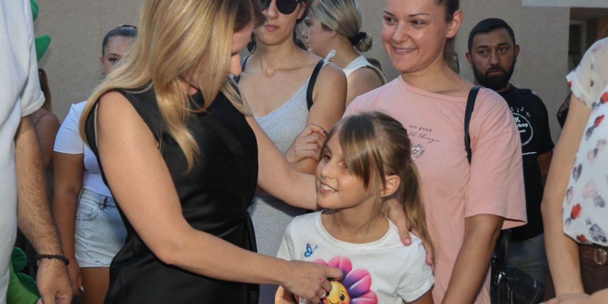 MINISTARKA ĐURĐEVIĆ STAMENKOVSKI NA OTVARANjU DEČJEG FESTIVALA NA OBLAČINSKOM JEZERU