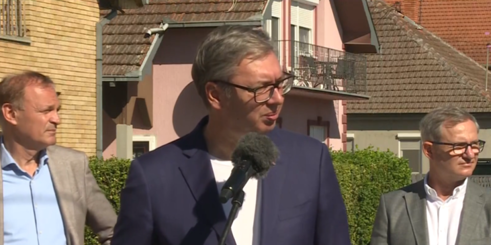 Vučić obilazi Zapadnobački okrug: Predsednik u Karavukovu u poseti domaćinstvu Stanimirovića  (FOTO, VIDEO)