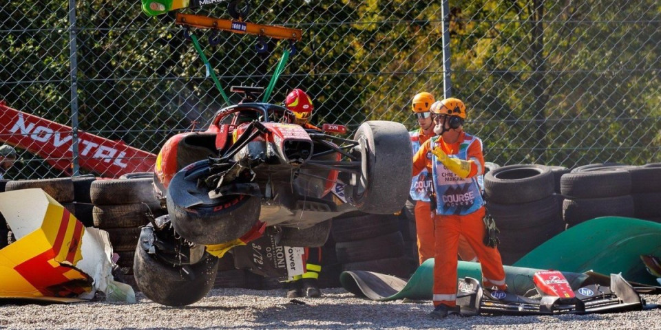 Umalo tragedija u Monci: Vozač Ferarija se slupao, jedva izvukao živu glavu! (VIDEO)