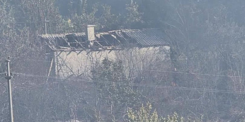 Decu spasili u poslednjem trenutku: U požaru izgorela cela kuća