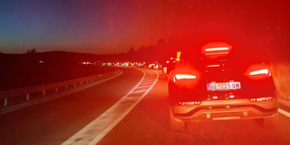Incident na putu Zlatibor-Nova Varoš: Motociklista se zakucao u kravu (FOTO)