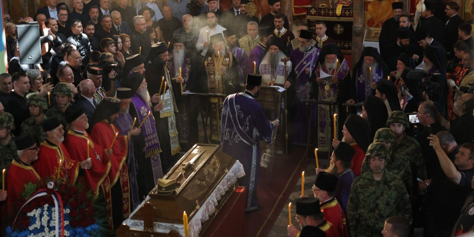 Srbija se oprašta od Mladića! Patrijarh Porfirije služi opelo generalu (FOTO/VIDEO)