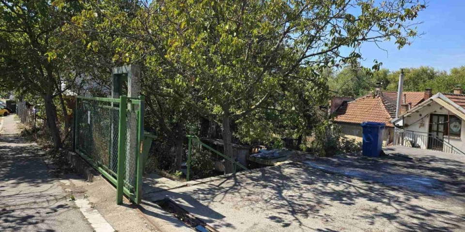 Prve fotografije i snimci sa mesta jezivog ubistva na Voždovcu: Pio konjak sa žrtvom, pa ga izbo nožem (FOTO, VIDEO)