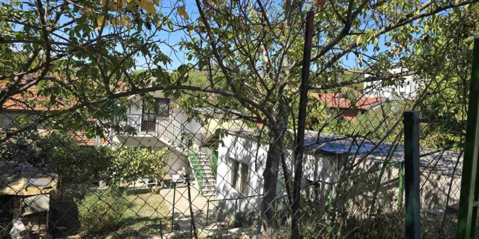 "Devojka iz Rusije je bila sinoć kod njega.." Oglasile se komšije ubijenog muškarca na Voždovcu: Živeo je kao podstanar... (FOTO)