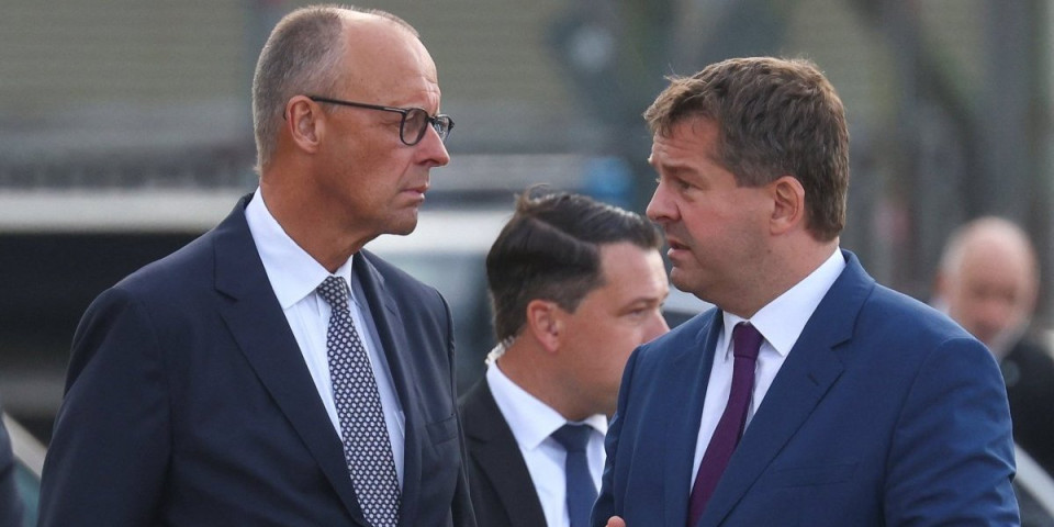 (VIDEO) Puca CDU! Merc se ovome nije nadao, prijatelj mu je žestoko "zabio nož u leđa" - Havarija u Nemačkoj nakon istorijske pobede AfD