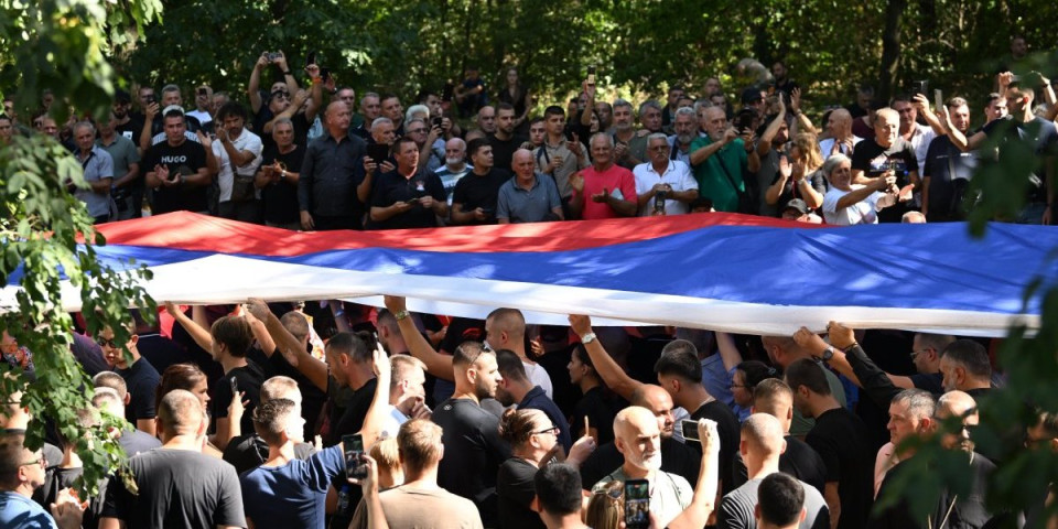 Srbija se oprašta od generala! Potresno obraćanje Darka Mladića: Dragi tata... (FOTO/VIDEO)