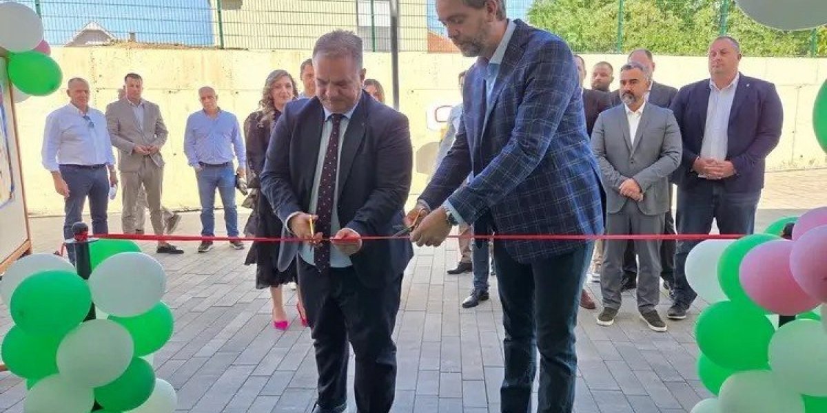 Ministar prosvete Dejan Vuk Stanković i gradonačelnik Kragujevca Nikola Dašić otvorili vrtić u Erdeču