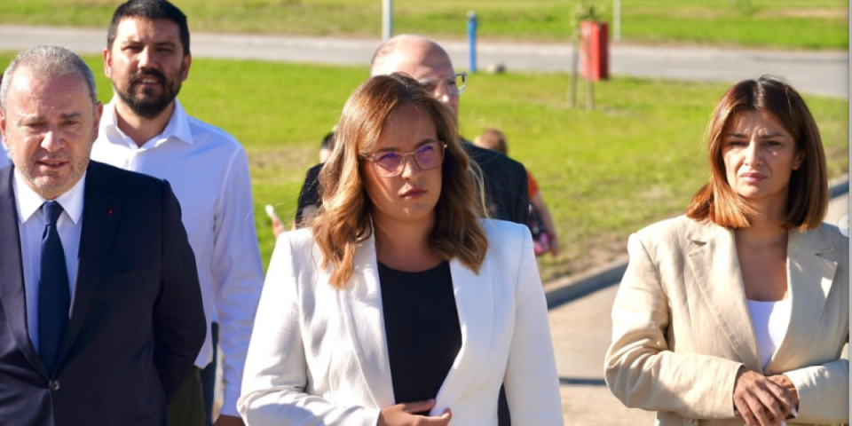 Sara Pavkov u Kaleniću: Počelo dopremanje otpada u centar Eko Tamnava (FOTO)