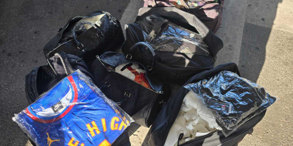 Lažni dres Nikole Jokića i gomila falš robe: Bosanac spremao opaku trgovinu, a evo kako su ga nahvatali u Sremskoj Rači (FOTO)
