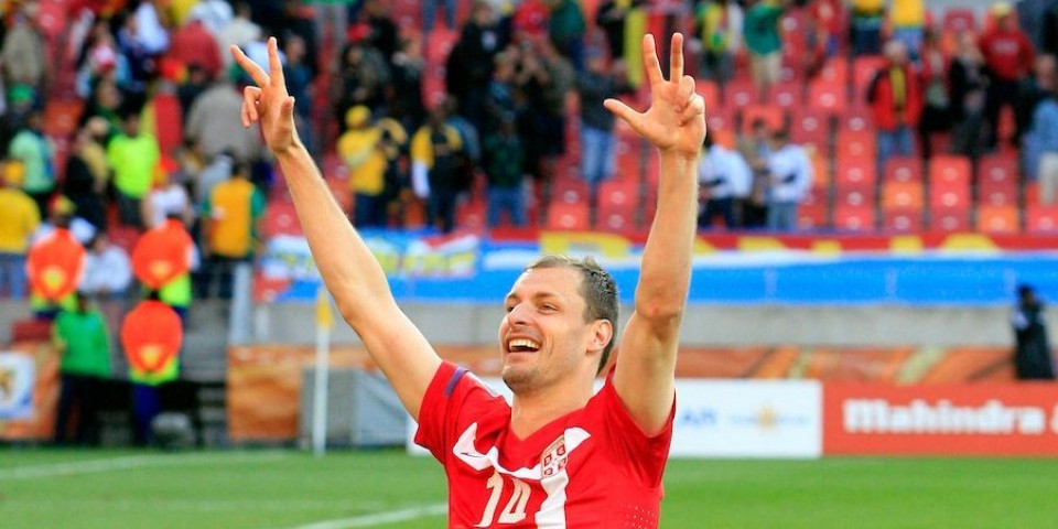 Jovanović daje gol Nemcima, pada u kanal pun kablova, ali diže pesnicu... Ovo više nikada nećete videti