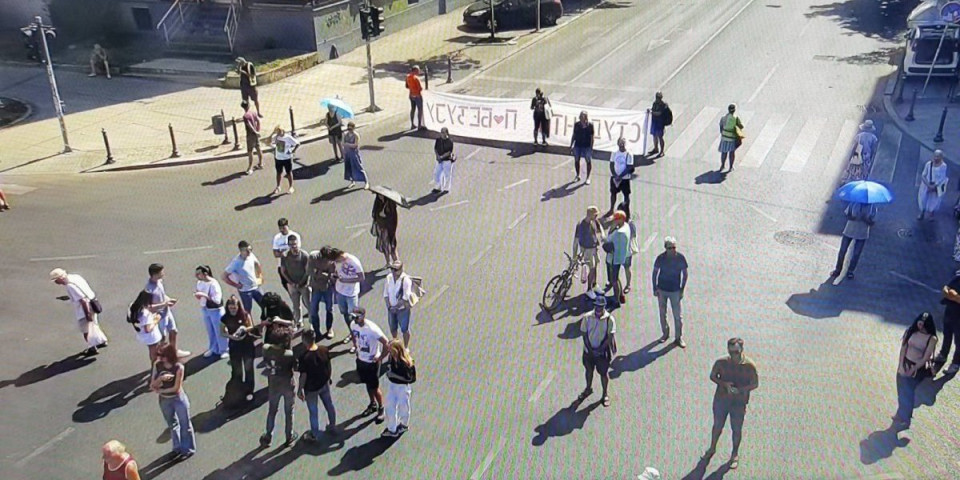 Pukli kao zvečke! Blokaderi najavljivali haos i masovni skup, a skupilo ih se jedva 200 (FOTO)