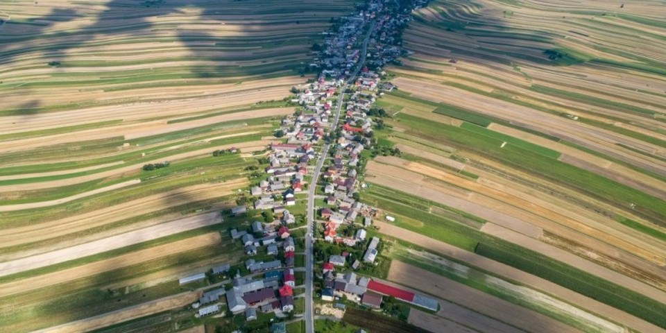 Selo od 9 kilometara koje je postalo svetski hit: Svi žive duž jedne ulice (FOTO)