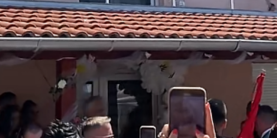 Šta to radite? Snimak sa srpske svadbe zapalio mreže - Gosti ne veruju šta vide (VIDEO)