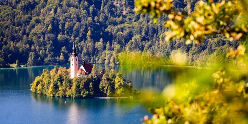 Destinacija u komšiluku koju jesen pretvara u prizor iz bajke: Turisti iz celog sveta hrle da je obiđu (FOTO)
